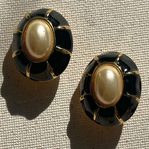 Vintage Premier Designs Black Enamel & Faux Pearl Clip-On Earrings - Picture 1 of 4